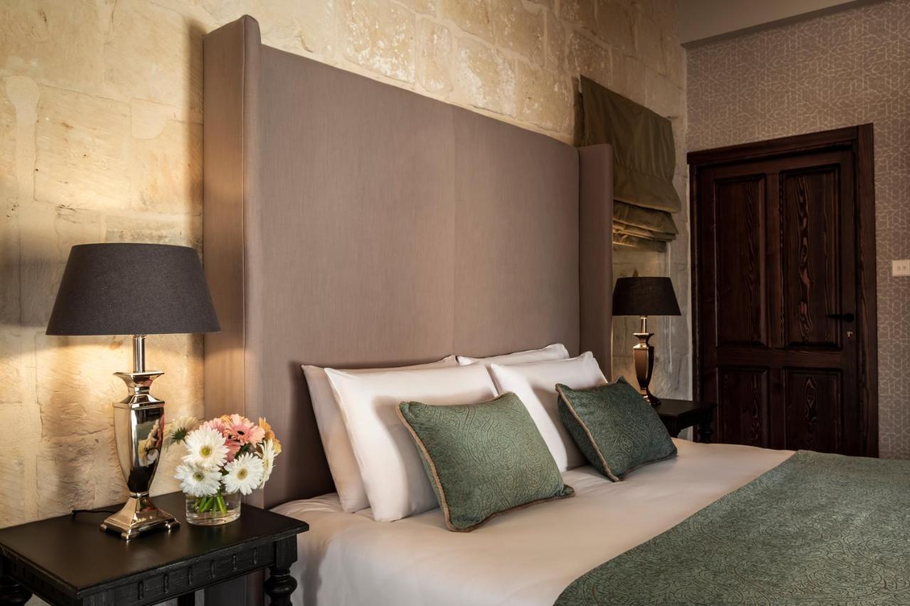Cesca's Boutique 4*