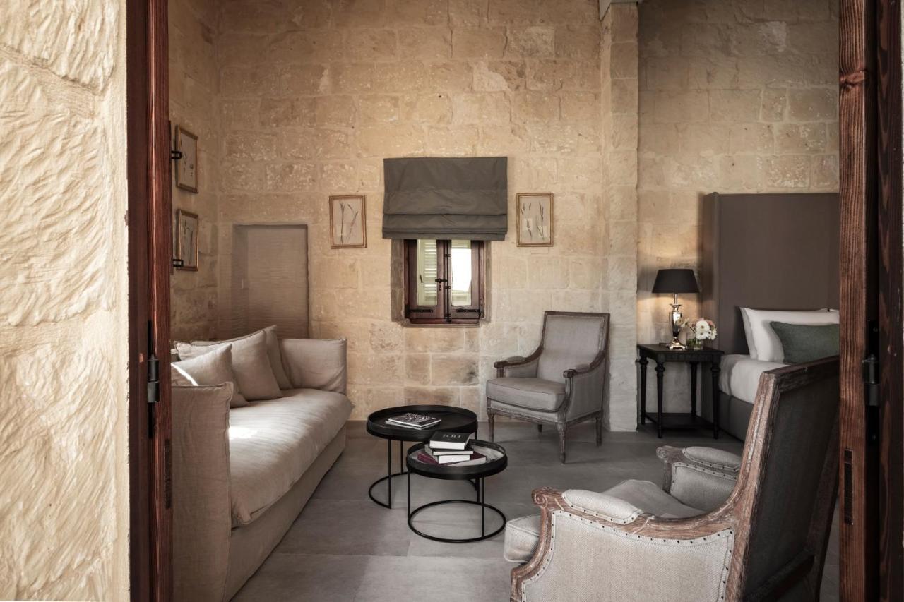 Cesca's Boutique 4*